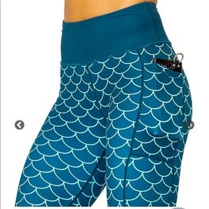 CVG Siren Capri Leggings